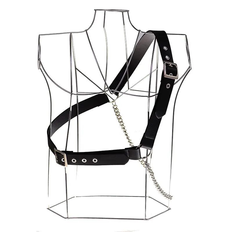 Harness cross with chain
