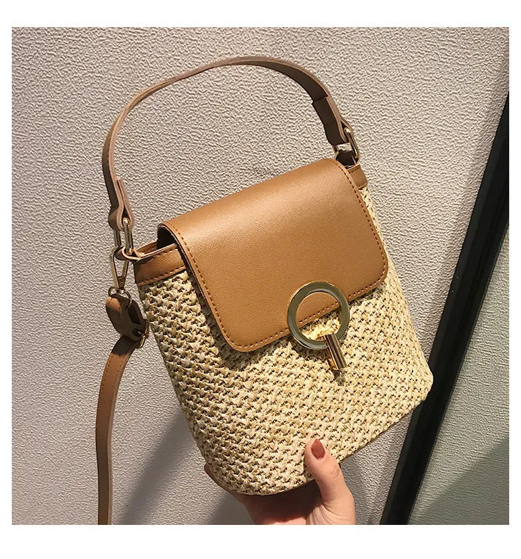 Straw shoulder beach bag
